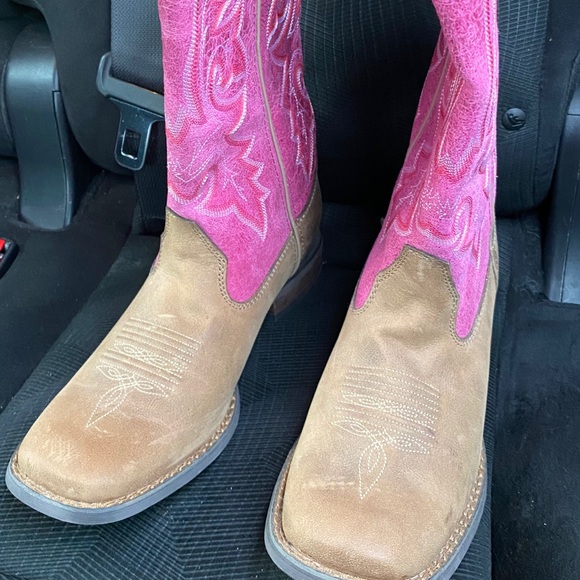 Woman’s Pink cowgirl boots - Picture 2 of 3
